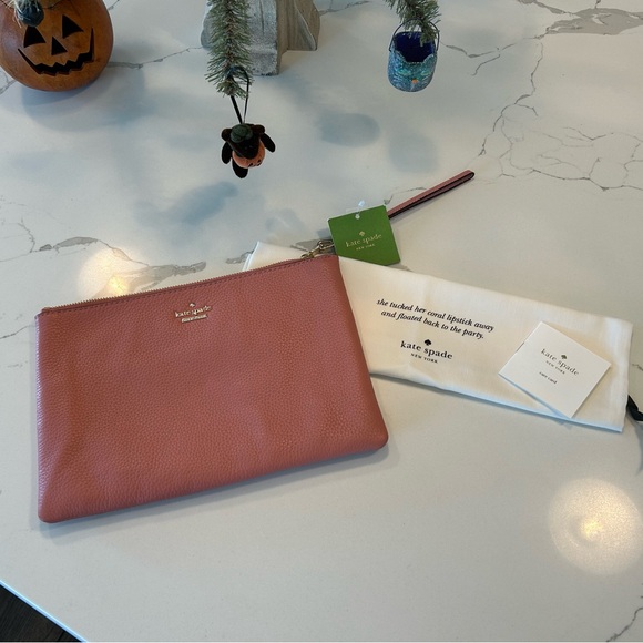 kate spade Wristlet - Picture 2 of 8